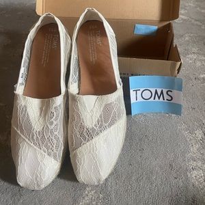 Toms Classics: White Lace size 9.5